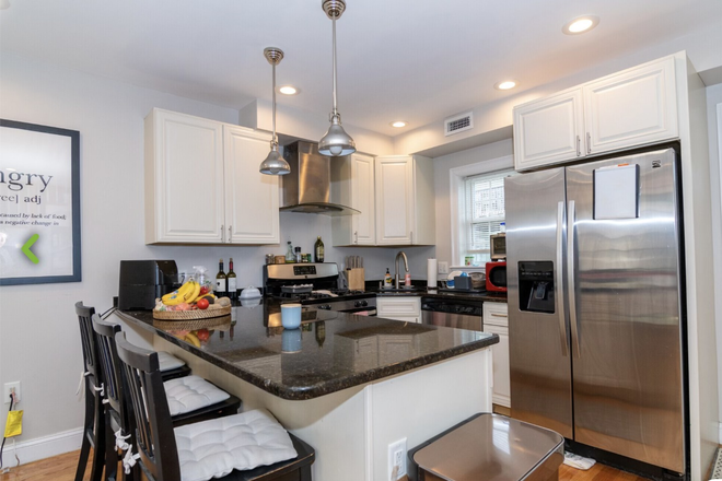 Kitchen - Townhouse near campus, close to redline 4bed 2.5 bath