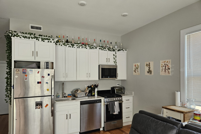 Living room/Kitchen - Summer 2 Sublet (July & August) Female Only