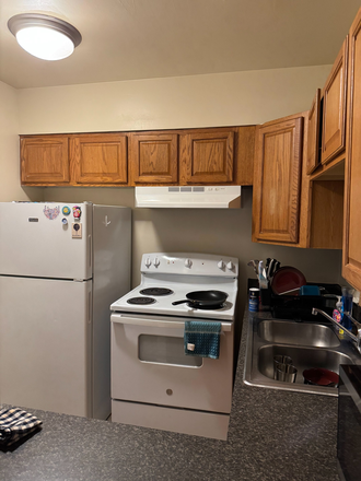 Kitchen - Fairfax Apartments