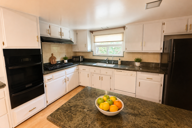 Kitchen - Newly remodeled Studio, Master Suite, three Private bedrooms with Pleasant View for Rent Near UCR Apartments