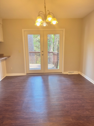 Dining area - Walkable to campus, en-suite bedrooms, upgraded finishes Townhome