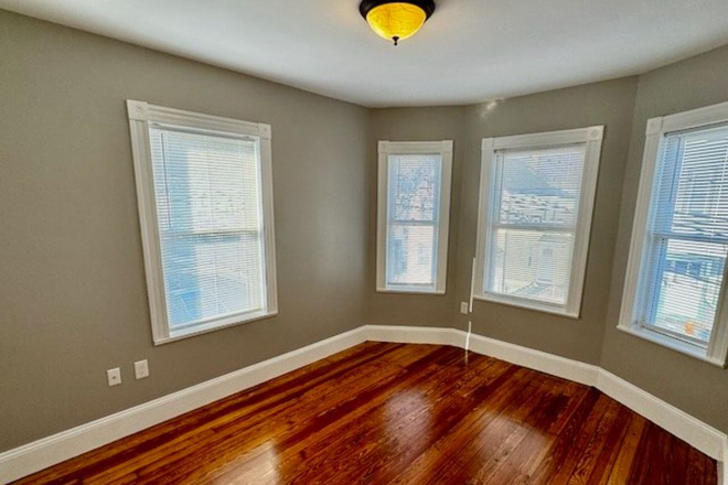 Room - Spacious Private Room, No Broker Fee!