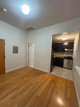 1 - AVAILABLE NOW! Sweet 1 bed/1 bath, Pets Friendly, close to MBTA, No Fee!