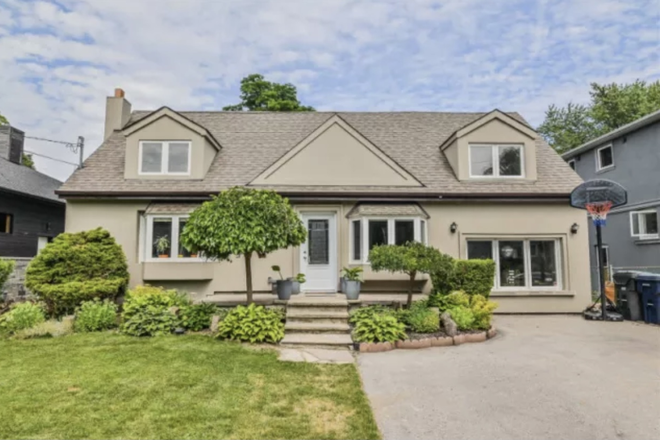 House - Scarborough BLUFFS- 1 Bedroom Renovated Apt with Parking & Patio