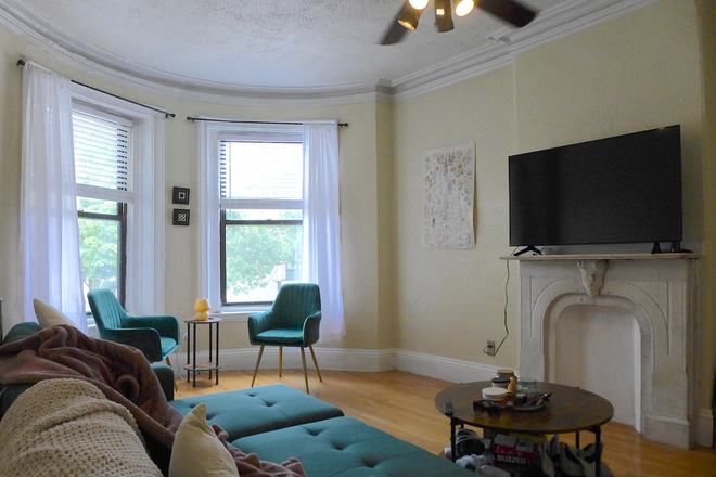 bostonrealtyonline.com - Bright Three Bedroom on Hammond Street in the South End