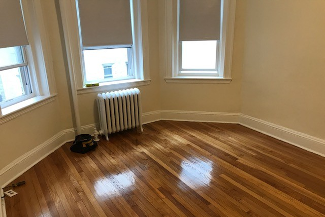 1 - NO BROKER FEE!-Close to Fenway Park-Ideal STUDIO/1BR SPLIT-undergrad OK!-H/HW inc.