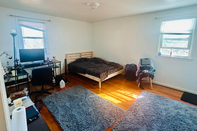 Spacious bedroom - Spacious Master Suite for Rent – Perfect for UMD Students! House