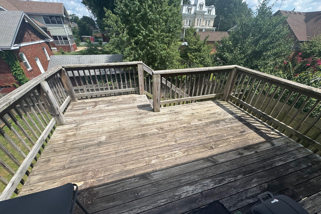 Back deck - Large 2 bedroom 1300+ sqf apartment 1 mile from Alton campus.