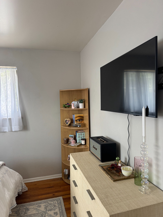 Bedroom - House on The Hill Near Campus