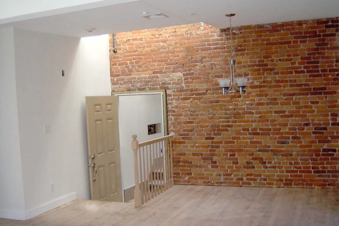 . - **NO BROKERS FEE!! Heat included!! Spacious 3 Bed/2Bath available 9/1/26!!