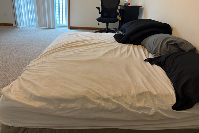 Bedroom - 3B2B Summer Lease Takeover | May 2026 – Aug 2026 | 1700 Sqft. with Garage Parking