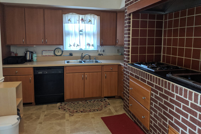 Kitchen - Furnished rooms for females-Princeton Pike-Lawrenceville House