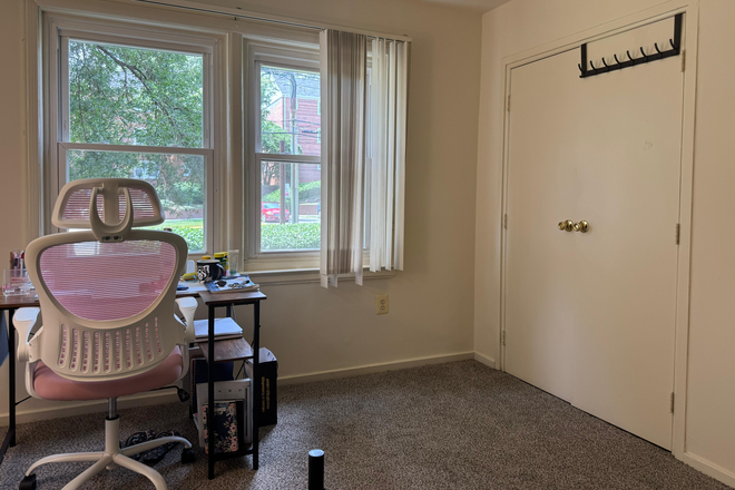 Bedroom - On-Campus: Large Private Room at Graduate Gardens for UMD Student Apartments