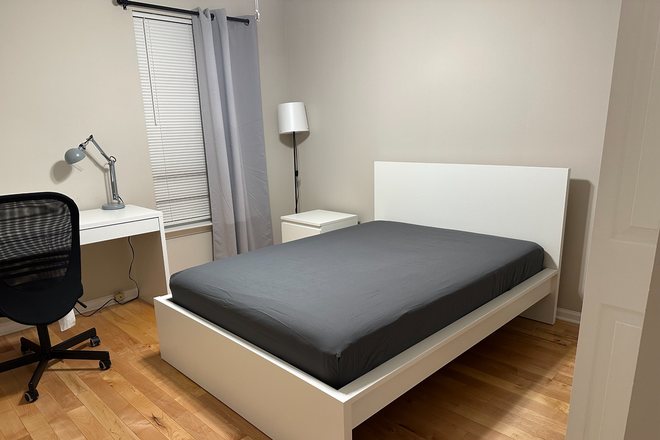 Bedroom - A large 3 level townhouse close to campus