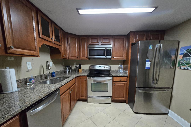 chefs kitchen well equipped appliances - Ashley House across from MUSC