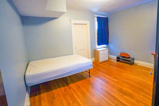 Bedroom - 6623 Clemens Ave. #3 Apartments