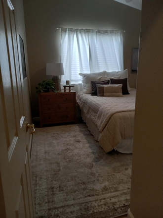 Bedroom - Beautiful One Bedroom with Private Bath