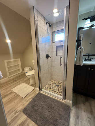 private bathroom - Private bedroom suite House