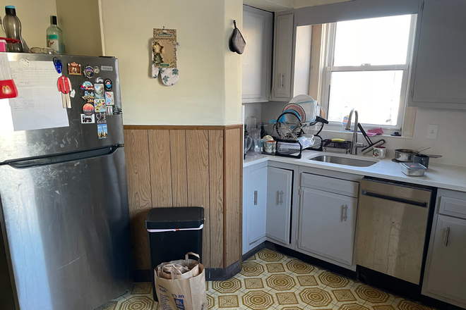 Kitchen with quartz countertop and stainless appliances - Large unit at convenient spot with quartz countertop &stainless steel appliances, HVAC Duplex