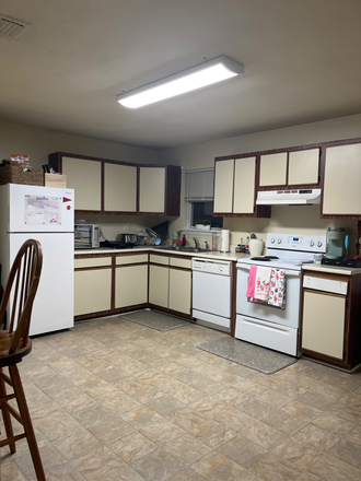 Kitchen - Pheasant Run Townhomes