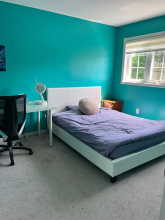 bedroom #1 - 2 bedrooms available in all-female house