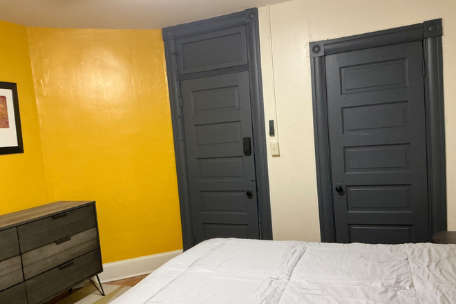 Marigold Room 12x12.5 - Chez’ Benee’ Townhome
