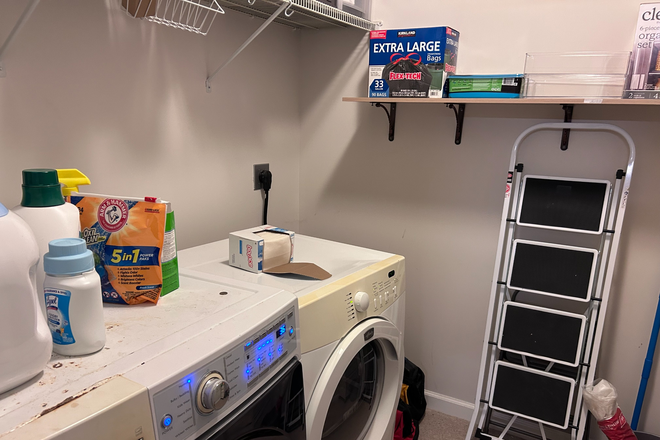 Laundry room - Catamount Ridge apartment