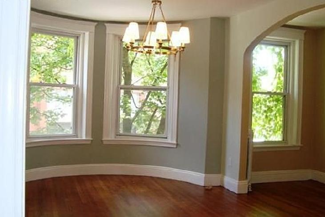 Livingroom - COOLIDGE CORNER 5 BED 2 BATH IN UNIT LAUNDRY BABCOCK ST 09/01 Apartments