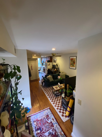 living area - Old City 1 bd with /Elevator keyed to floor