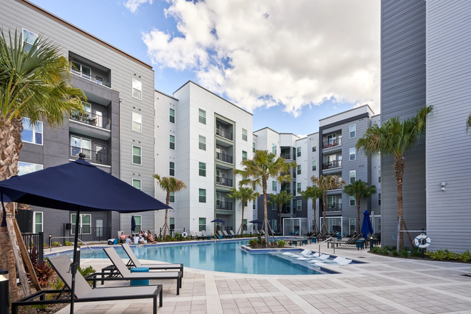 Exterior of building - Accolade Collegiate Village West Poolside Room Apartments