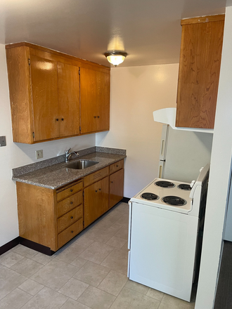 2 - Perfectly located 2 bedroom, 1 bathroom apartment in quiet lovely South Berkeley.