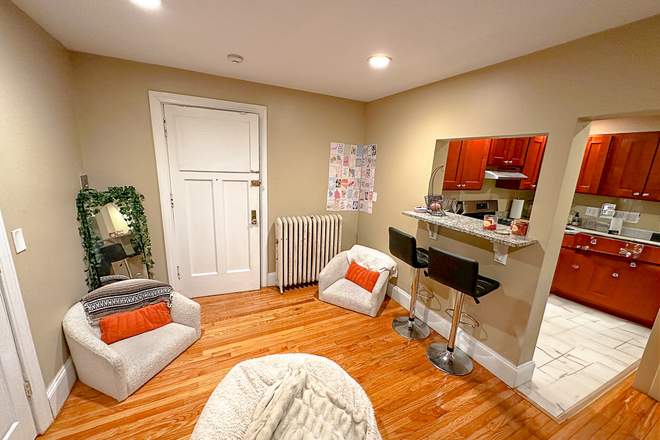 Unit - NO SECURITY DEPOSIT DUE! AVAILABLE 9/1/26! Apartments