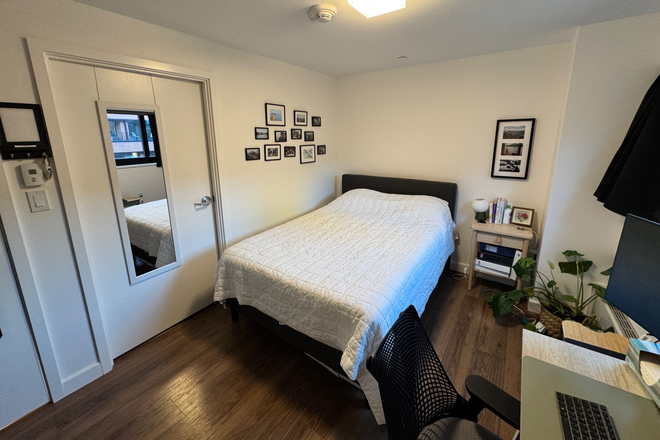 Bedroom 1 - Fully Furnished 3 Bed / 2 Bath, 1 Soldiers Field Park Apartments