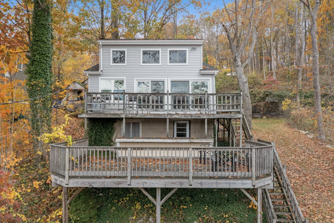 Back of House, facing the Lake - Lakefront - direct access, Huge Dock and Huge Deck, great house !!