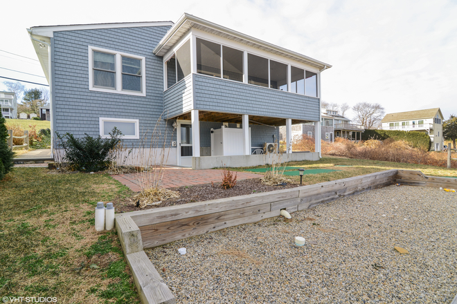 Rear - 4 Bedroom/3 Bath Home in Beautiful Narragansett
