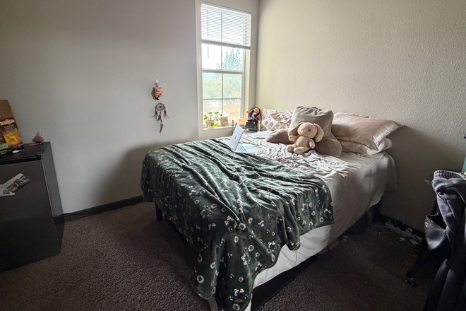 Bedroom - Private Room with Bathroom for rent Apartments