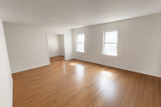 Main Living room - Spacious 6BR House Near UMD | $3,500 Total | Parking + Basketball Court