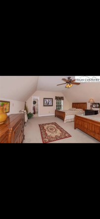 bedroom - House 10mins from Campus.