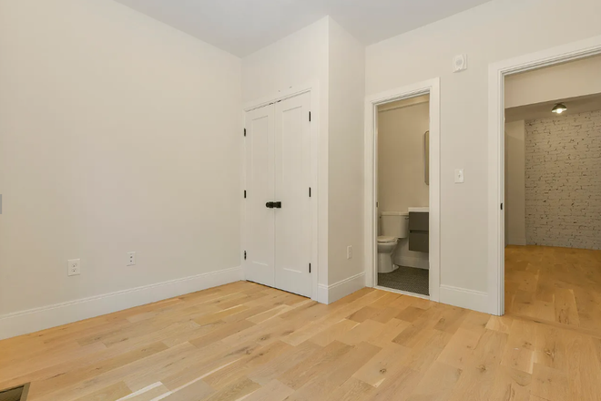 Call NOW for showings! 617-236-8600 - MAVERICK ST - *NO FEE!* LUXE 4BR W/ 4 BATHS, IN UNIT W/D, OPEN LAYOUT, WTRFALL ISLAND FOR *9/1/2025* Apartments