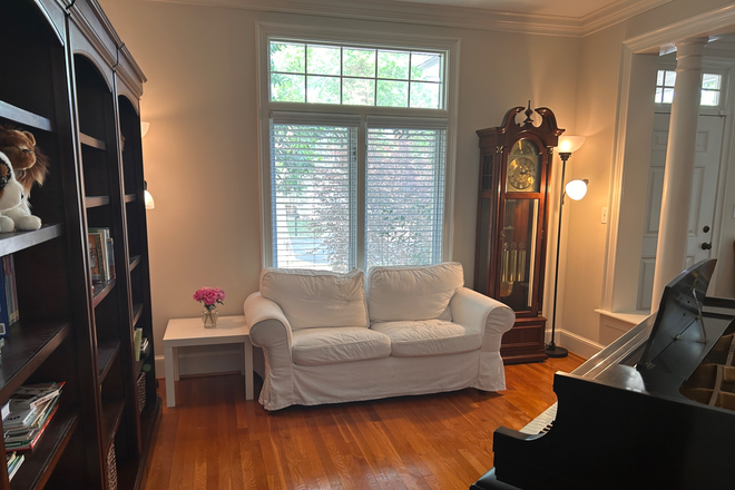 Entrance room/piano room - Luxury Home in Desirable neighborhood