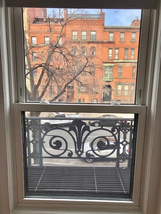 Visit hubrealtyproperties.com - Back Bay lovely studio, great dorm alternative Apartments