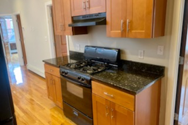 Call NOW for showings! 617-236-8600 - FLEET ST - *ONE OF THE FEW 4BR IN NORTH END!* W/ 2 BATHS, EXP BRICK, LNDRY IN BLDNG AVAIL *9/1/2026* Apartments