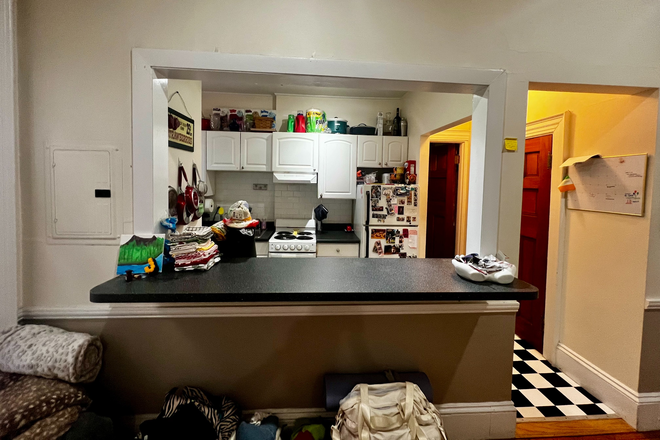 breakfast bar - 1 Bed apartment, Near T, Heat and Hot water included