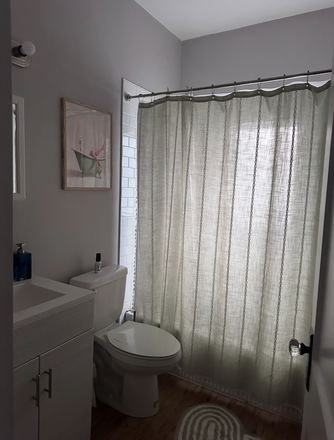 Upstairs bathroom - Casa Blanca, 951 Pennsylvania Ave House