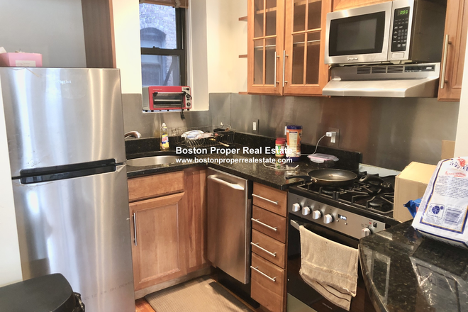 A - FRONT FACING * RENOVATED * NO BROKER FEES Condo