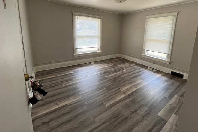 Unit 4 - 8 Bedroom House for Rent!