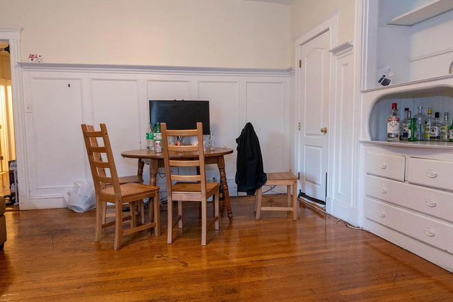 Kitchen - Spacious 3 bed 1 Bath No Brokers Fee Comm Ave Apartments