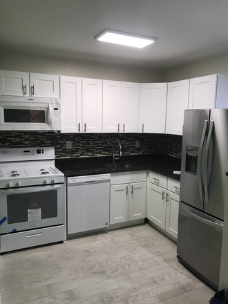 416 Kitchen - 4th Floor, Perfect for 2 or 3 - one block off campus, balcony include
