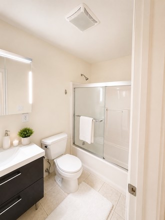 1 - Cleveland Cir BC Grad/under Grad 4 bed Off Campus NO FEE Condo for Rent 9/1