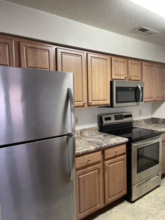 Three Bedroom - Blackhawk Three Bedrooms Apartments